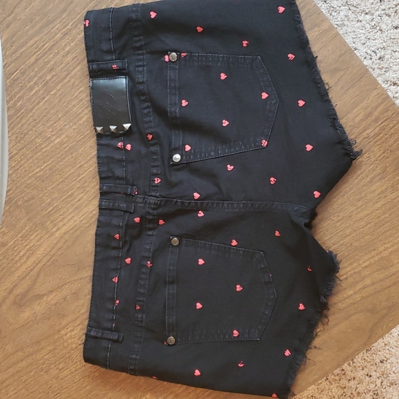 Iron Fist deconstructed black style denim shorts with red hearts. - Picture 4 of 8